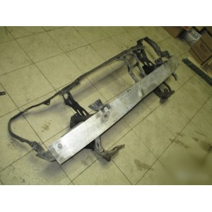 Mercedes W203 усилитель переднего бампера